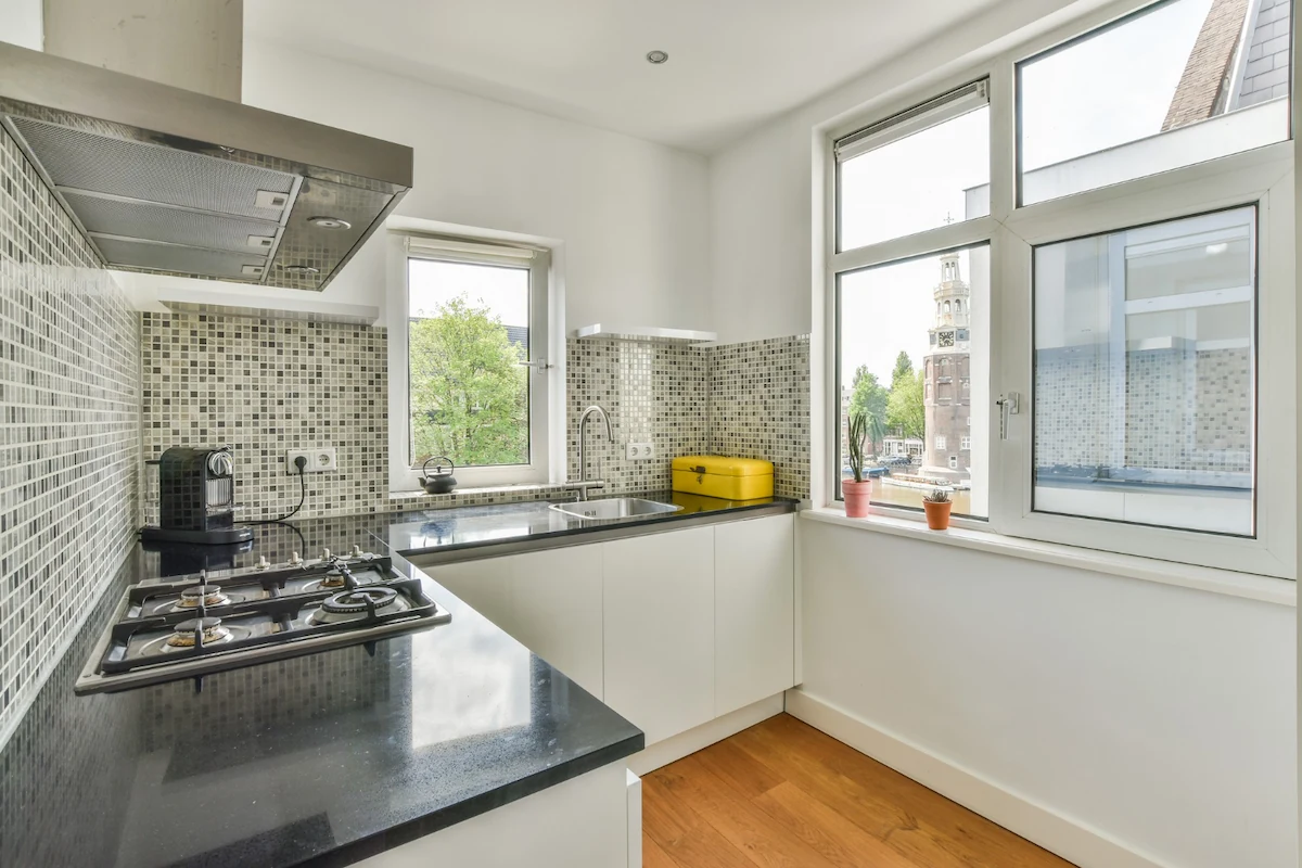 Kitchen with L-Shaped Window Design Near the Stove